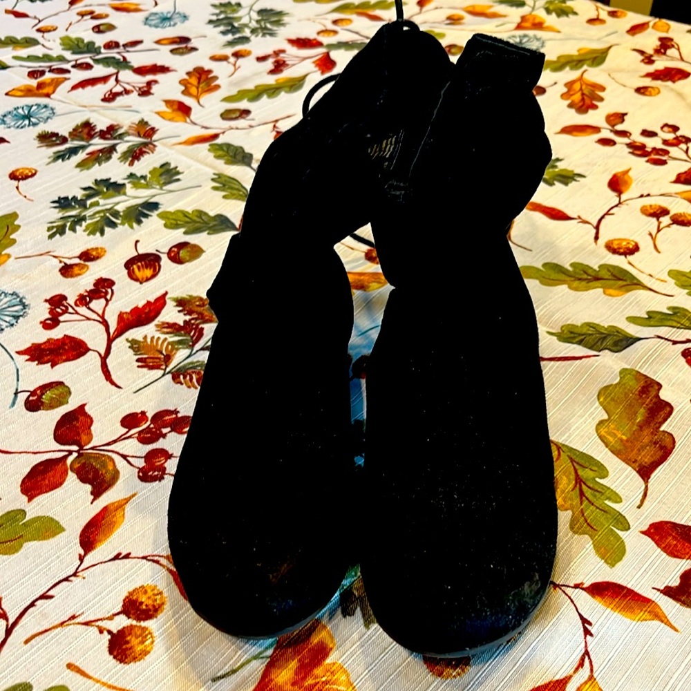 American Eagle black slouch boots